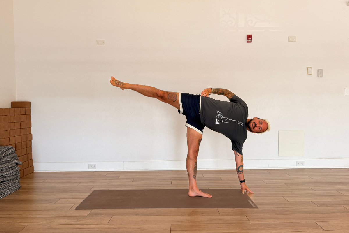 Ardha chandrasana: The powerful half Moon pose in yoga