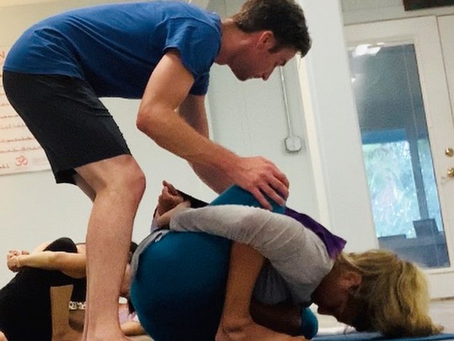 Ashtanga Yoga Teacher Training RYT &Practice,Immersive 7 Day In-Person Maui Hawaii & Online Zoom,USA 1 Image of a Yoga Teacher Training in Maui, USA