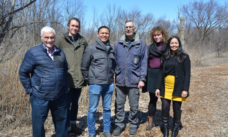 Celebrating Bird Friendly Leadership in Canadian Cities Celebrating Bird Friendly Leadership in Canadian Cities