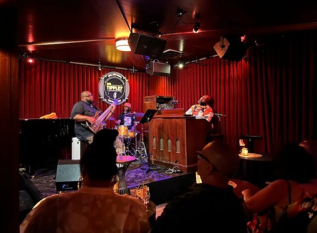 LJ Holoman, Live – Disquiet LJ Holoman, Live – Disquiet