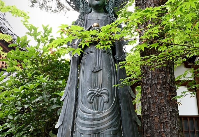 Q. Why shouldn’t we bow to the Buddha, or Bodhisattvas? Q. Why shouldn’t we bow to the Buddha, or Bodhisattvas?