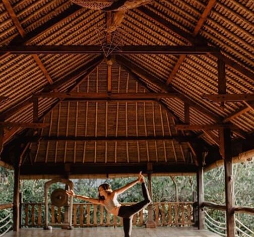Yoga in Uluwatu | YOGI TIMES Yoga in Uluwatu | YOGI TIMES