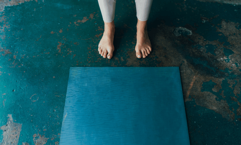 13 Simple Things You Need to Know Before Your First Yoga Class 13 Simple Things You Need to Know Before Your First Yoga Class