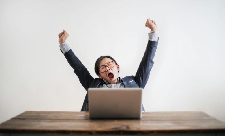 10-Minute Desk Yoga You’ll Want to Practice During Work 10-Minute Desk Yoga You’ll Want to Practice During Work