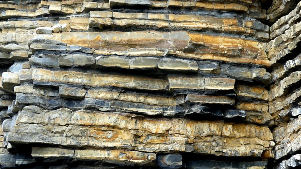 Detail of eroding cliff face showing alternating bands of Jurassic limestone and mudstone at Dunraven Bay on the Glamorgan Heritage Coast.
