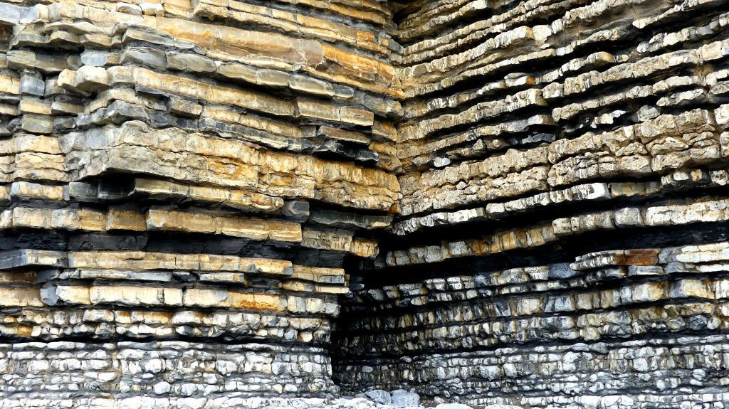 Detail of eroding cliff face showing alternating bands of Jurassic limestone and mudstone at Dunraven Bay on the Glamorgan Heritage Coast.