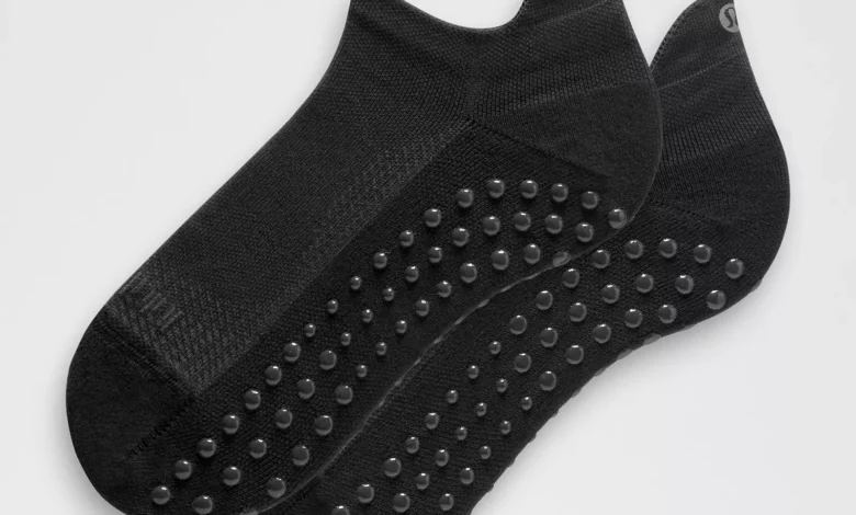 5 Best Anti-Slip Yoga Socks for Pain-Free Practice